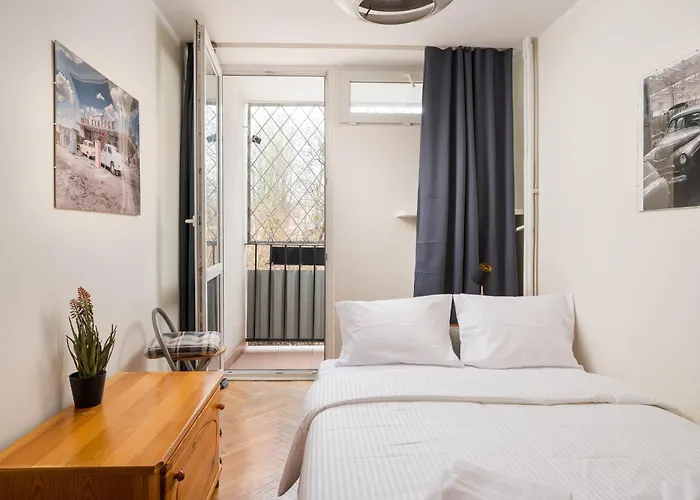 Saska Kepa Charming By Bookinghost *