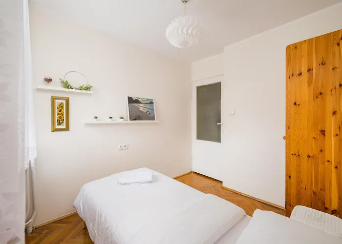 Saska Kepa Charming By Bookinghost * Warsaw