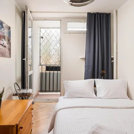 Saska Kepa Charming By Bookinghost *